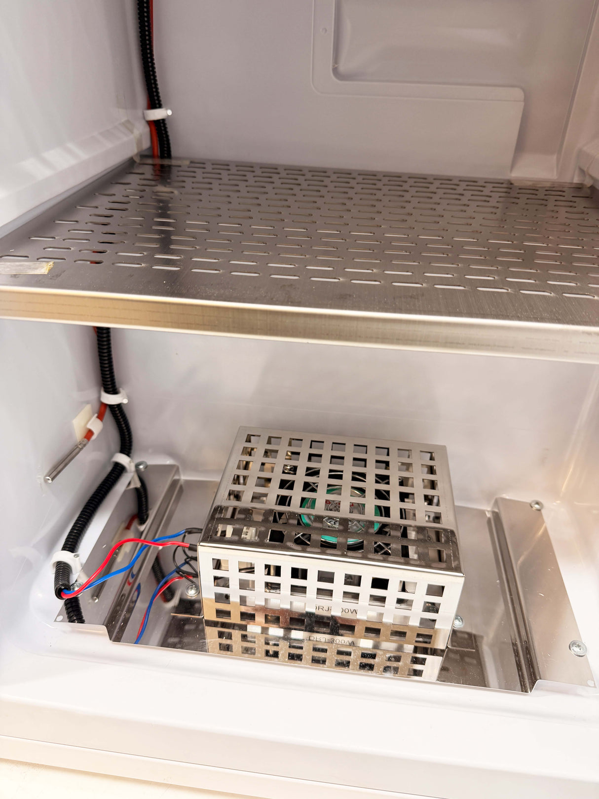 Bienenwagner large honey warming cabinet with digital temperature control