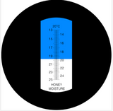 Refraktometer im Honig Wassergehalt messen mit Kalibrierflüssigkeit
