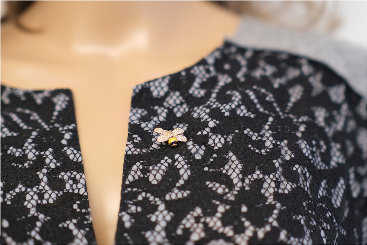 Pin-on brooch, bee with stars, small fashion jewelry in a bee design