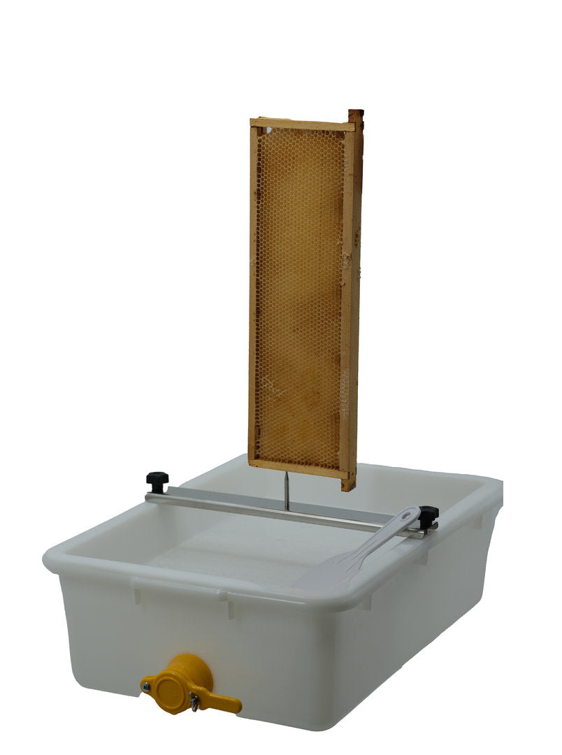 Uncapping kit complete with plastic filter. For uncapping with a knife.