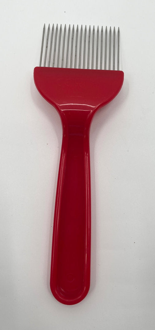 Uncapping fork, red, straight needles for uncovering honeycombs