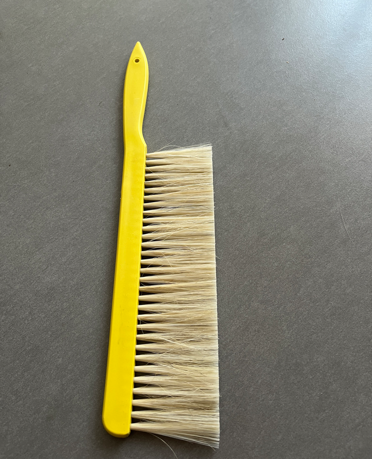 Bee brush, bee brush, horsehair, sweeping, bees, yellow
